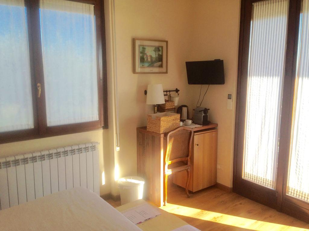 Hotel Dal Generale Moniga del Garda Pokoj fotografie
